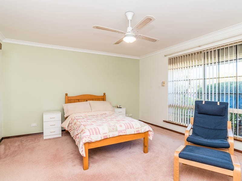 13 Wisteria Place, Thornlie WA 6108