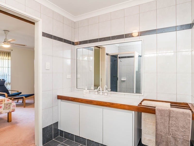 13 Wisteria Place, Thornlie WA 6108