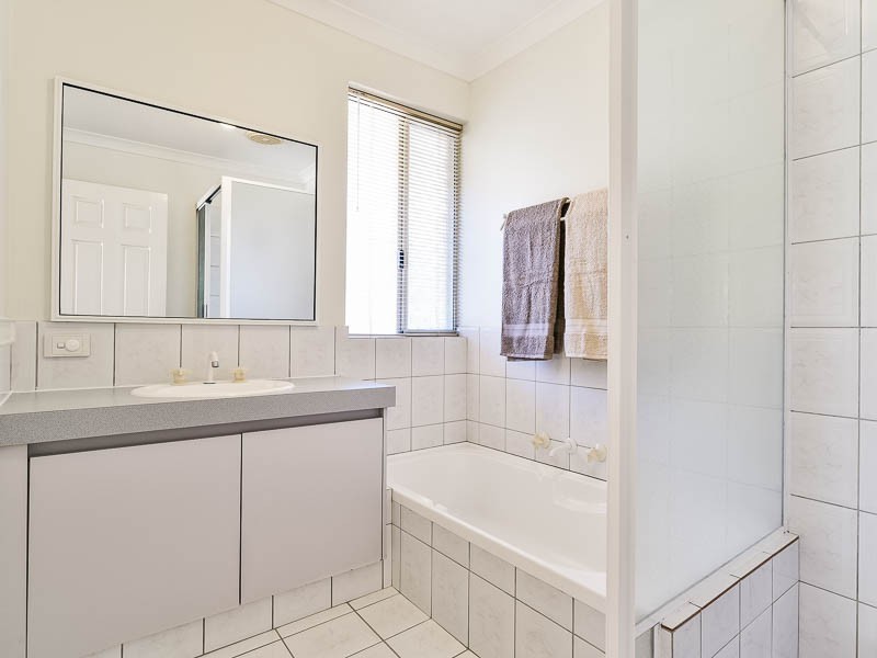 13 Wisteria Place, Thornlie WA 6108