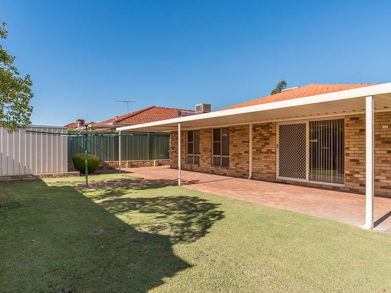 13 Wisteria Place, Thornlie WA 6108