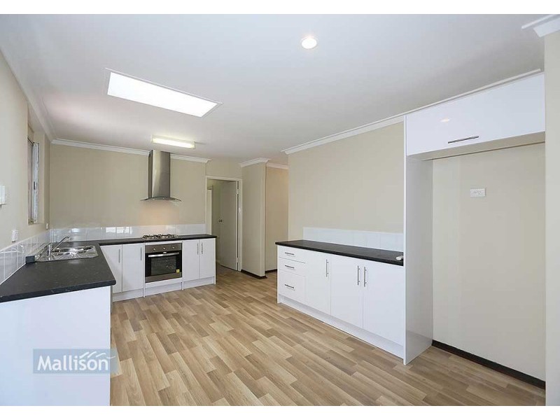 9 Harlow Court, Camillo WA 6111