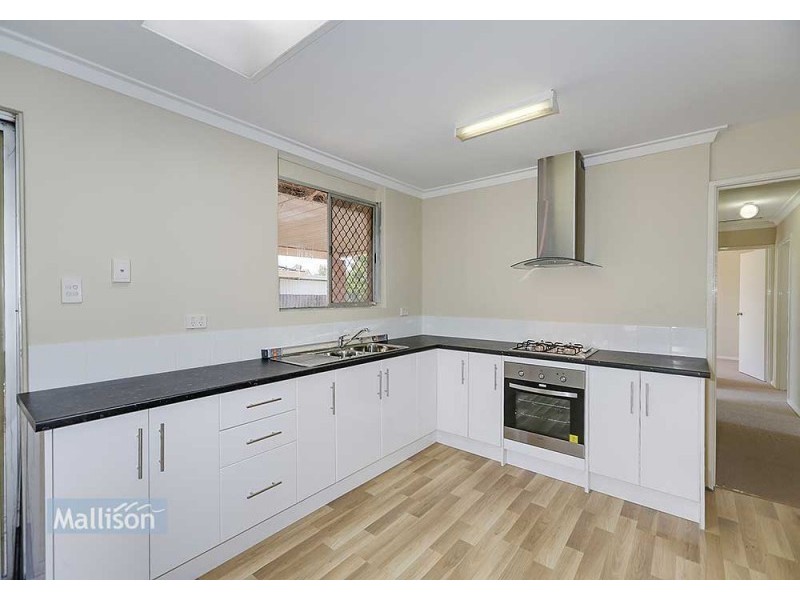 9 Harlow Court, Camillo WA 6111