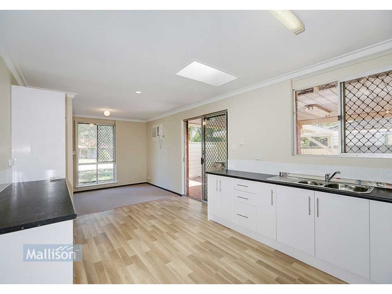 9 Harlow Court, Camillo WA 6111