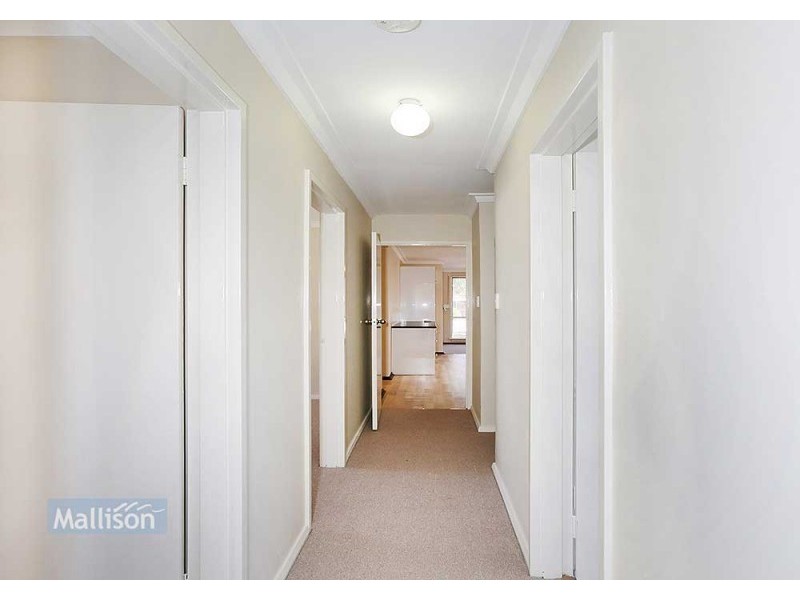 9 Harlow Court, Camillo WA 6111