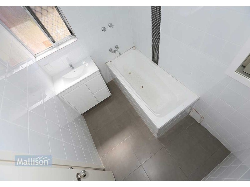 9 Harlow Court, Camillo WA 6111