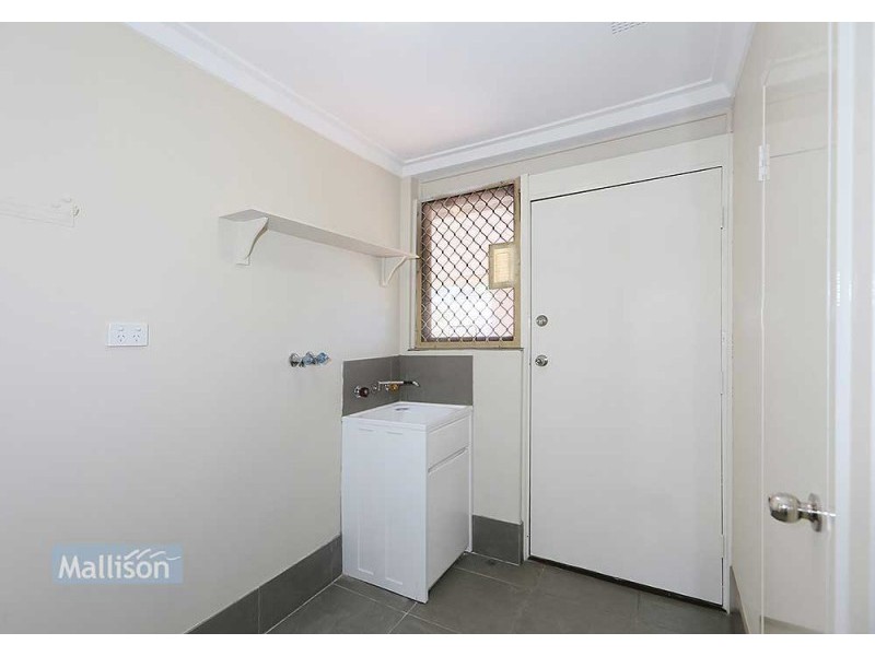 9 Harlow Court, Camillo WA 6111