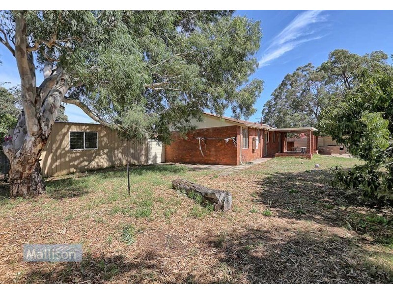 9 Harlow Court, Camillo WA 6111