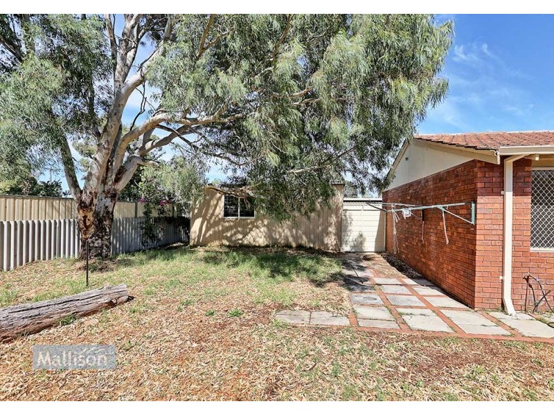 9 Harlow Court, Camillo WA 6111