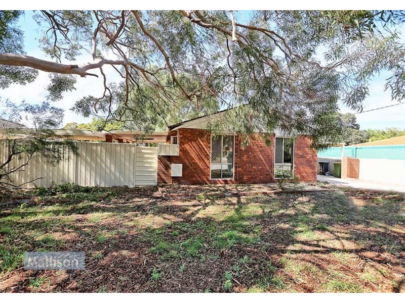 9 Harlow Court, Camillo WA 6111