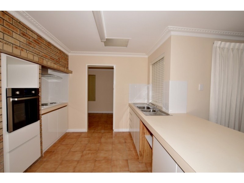 25 Ningaloo Way, Thornlie WA 6108