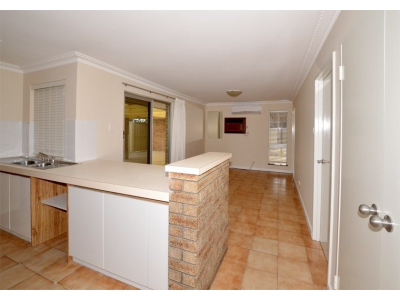 25 Ningaloo Way, Thornlie WA 6108
