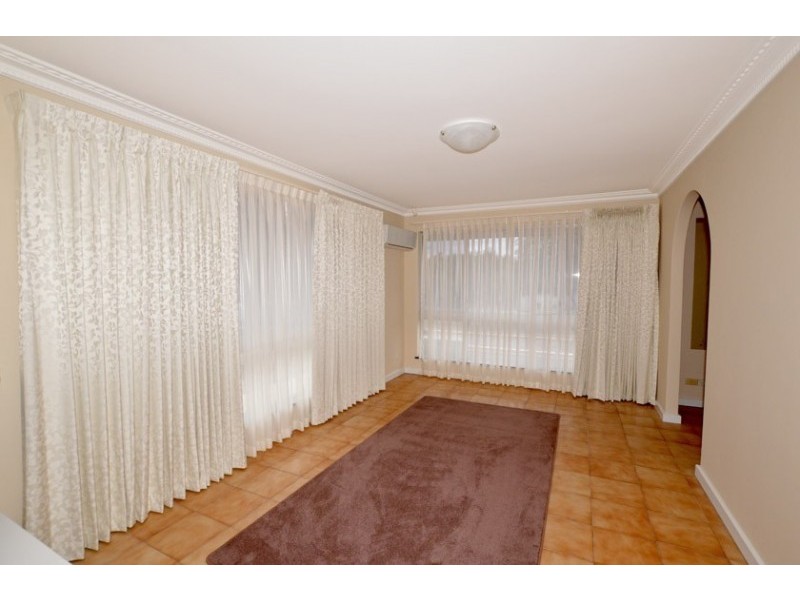 25 Ningaloo Way, Thornlie WA 6108