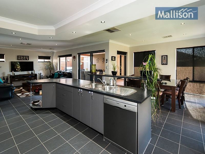 24 Admiralty Road, Canning Vale WA 6155