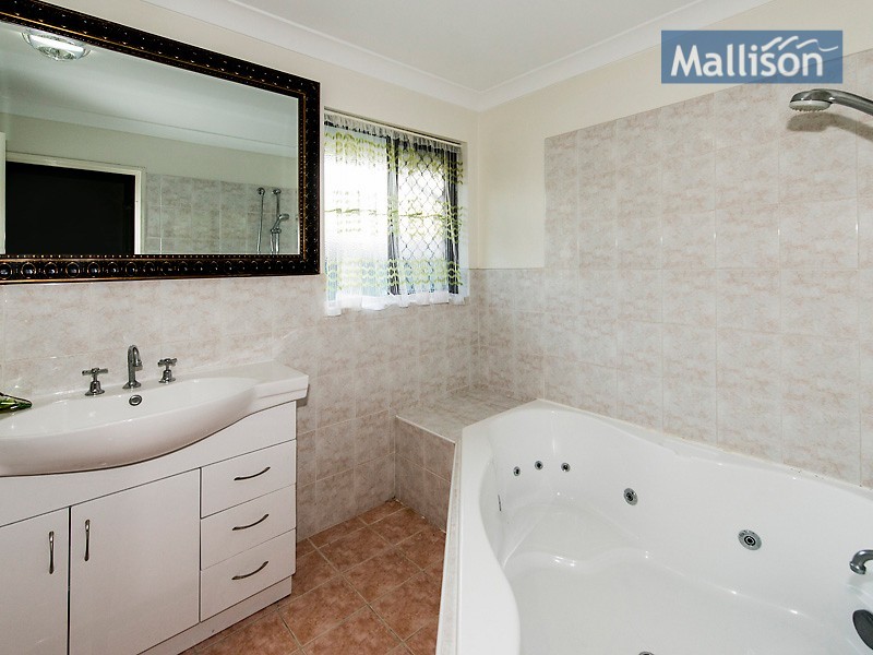 32 Shillington Way, Thornlie WA 6108