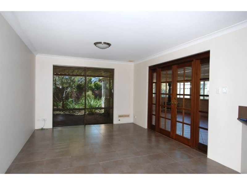 9 Timbercrest Road, Thornlie WA 6108