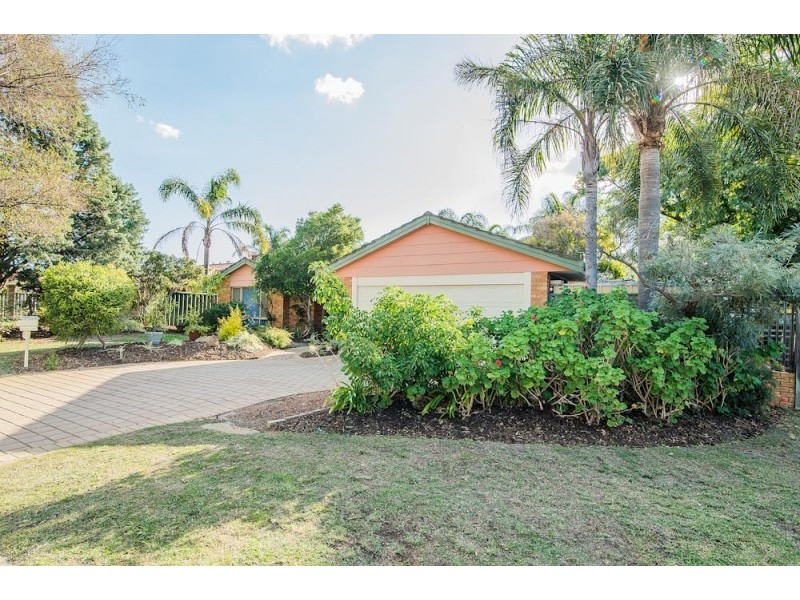 155 Forest Lakes Drive, Thornlie WA 6108