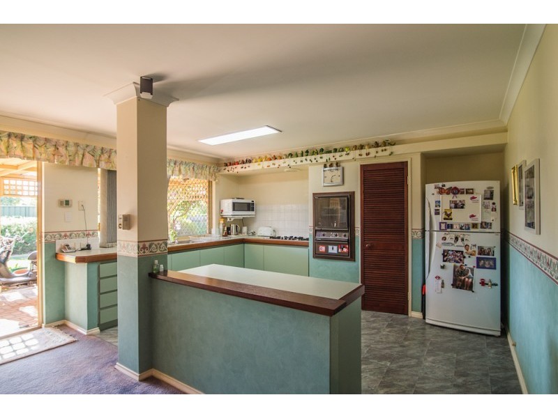 155 Forest Lakes Drive, Thornlie WA 6108