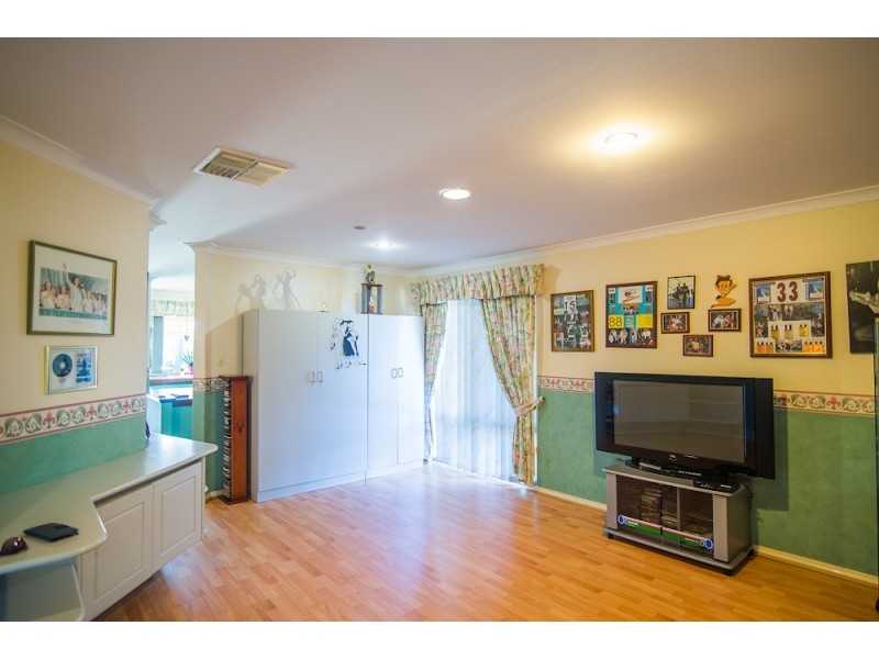 155 Forest Lakes Drive, Thornlie WA 6108