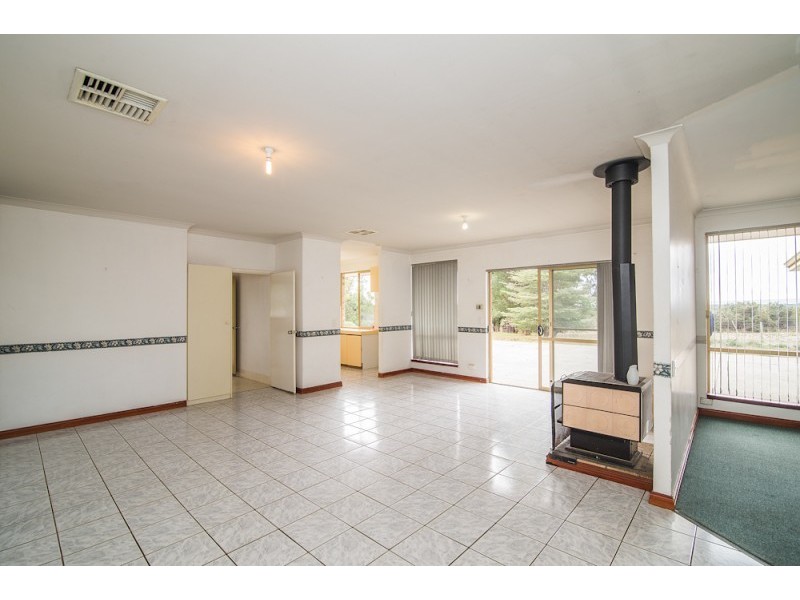 1153 Thomas Road, Oakford WA 6121