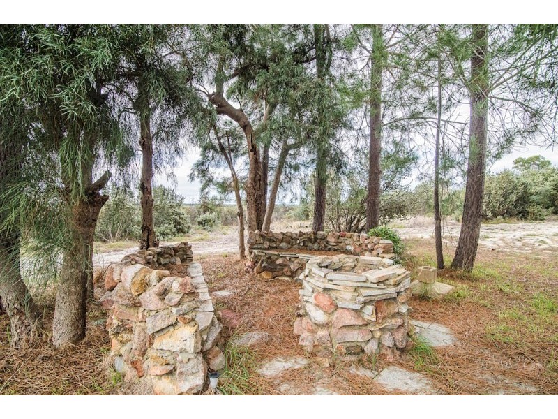 1153 Thomas Road, Oakford WA 6121