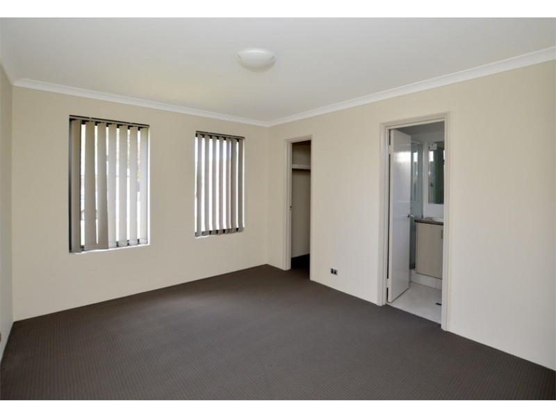 1/9 Hunt Street, Thornlie WA 6108