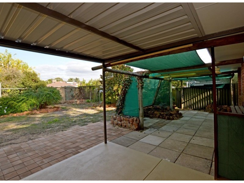 4 Greenwood Court, Kelmscott WA 6111