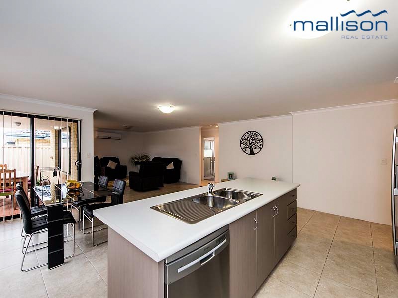 25 Springdale Boulevard, Secret Harbour WA 6173