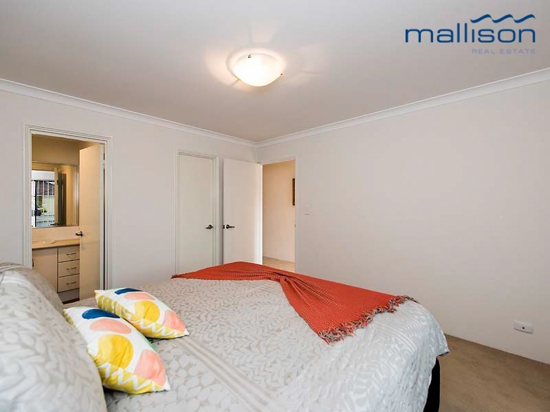 25 Springdale Boulevard, Secret Harbour WA 6173