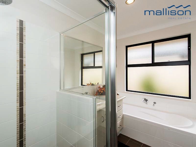 25 Springdale Boulevard, Secret Harbour WA 6173