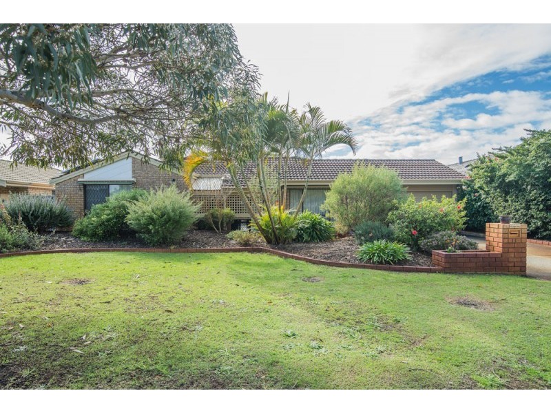 11 Discovery Drive, Thornlie WA 6108