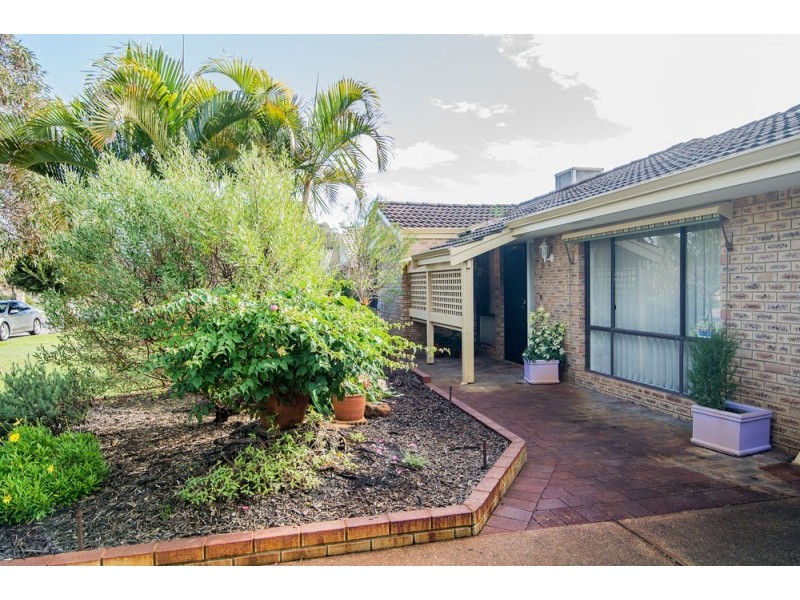 11 Discovery Drive, Thornlie WA 6108