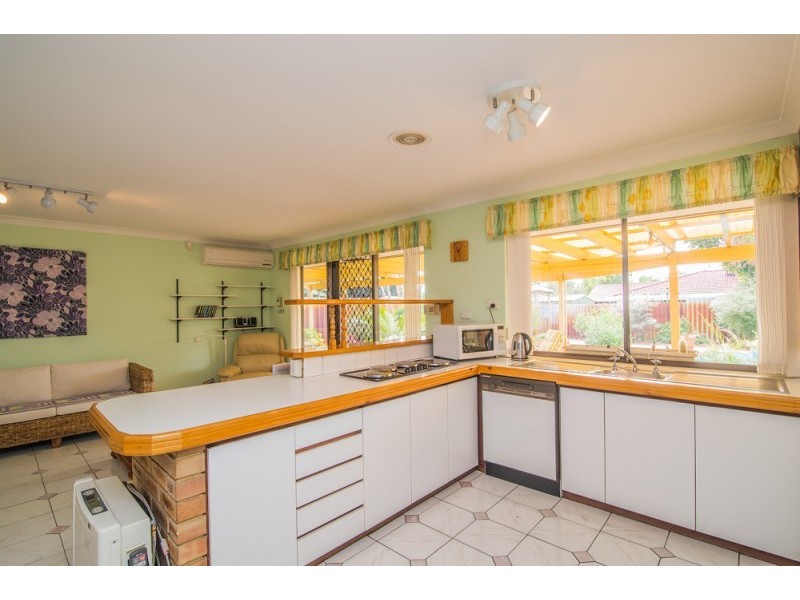 11 Discovery Drive, Thornlie WA 6108