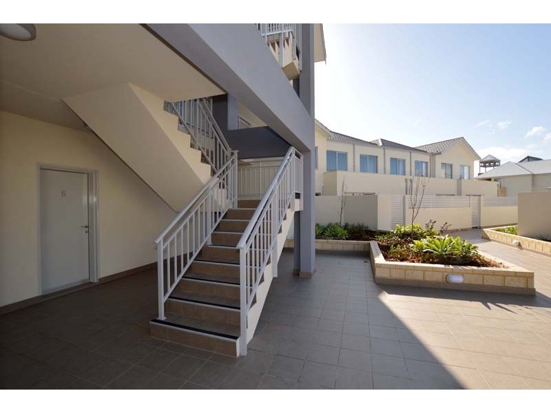 6/30 Heirisson Way, North Coogee WA 6163