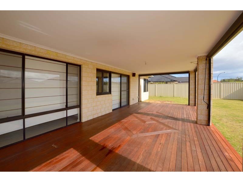 12 Dainfern Loop, Madeley WA 6065