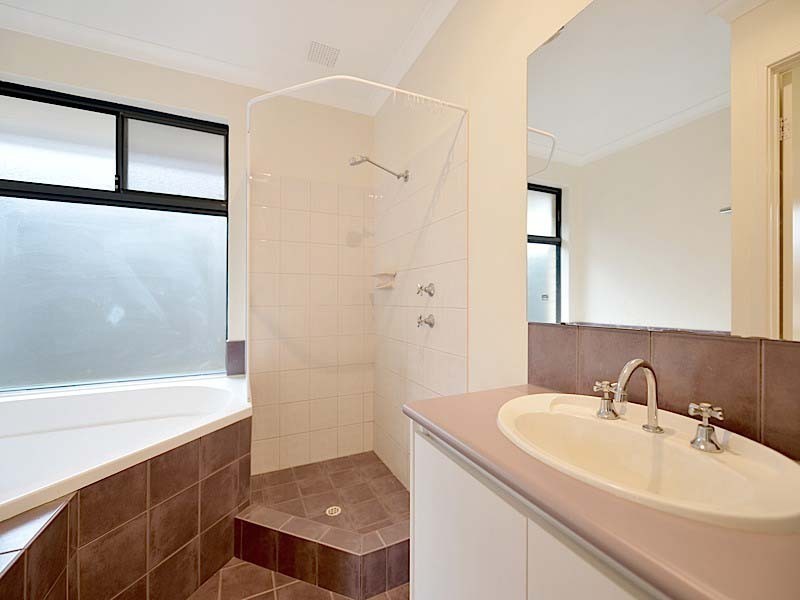 20 Elliot Place, Thornlie WA 6108
