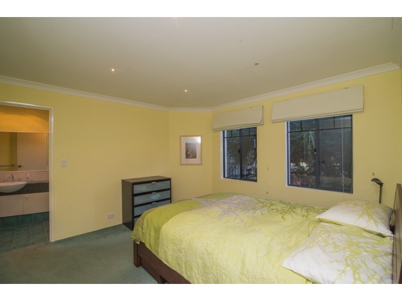 1 Palm Place, Wilson WA 6107