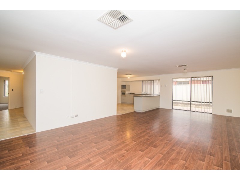 16 Mica Mews, Wattle Grove WA 6107