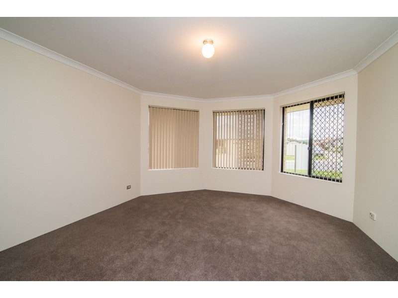 16 Mica Mews, Wattle Grove WA 6107