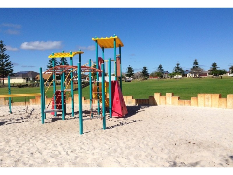 98 Kingscliff Drive, Golden Bay WA 6174