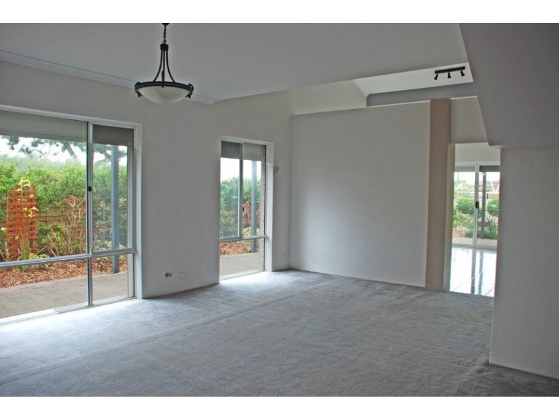 21 Stanley Grove, Winthrop WA 6150