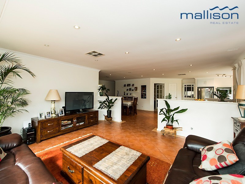 16 Kew Way, Success WA 6164