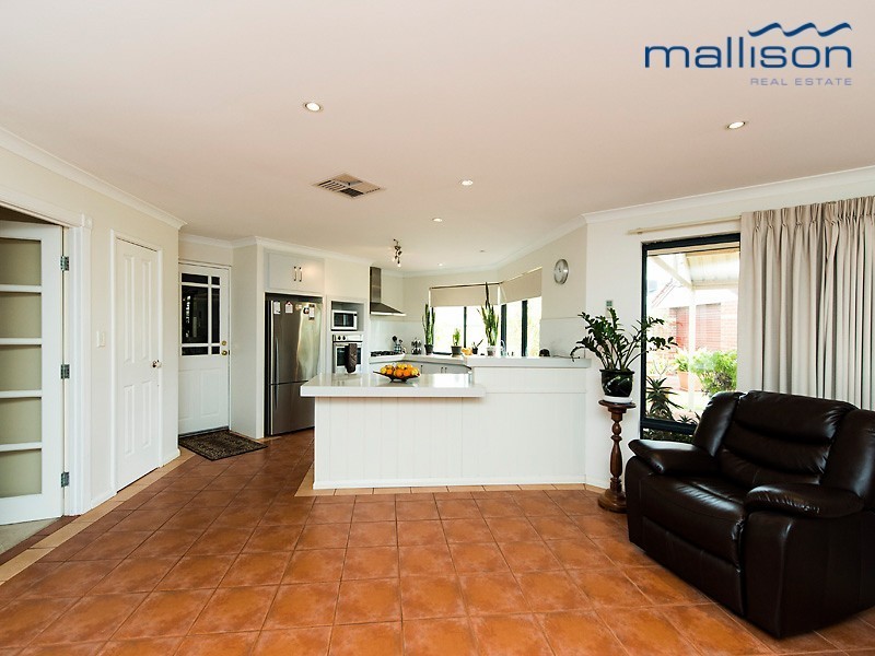 16 Kew Way, Success WA 6164
