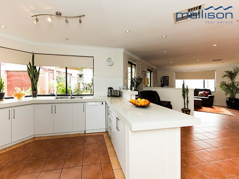 16 Kew Way, Success WA 6164