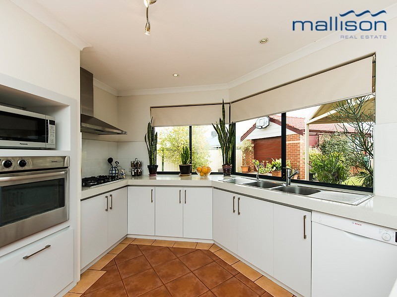 16 Kew Way, Success WA 6164