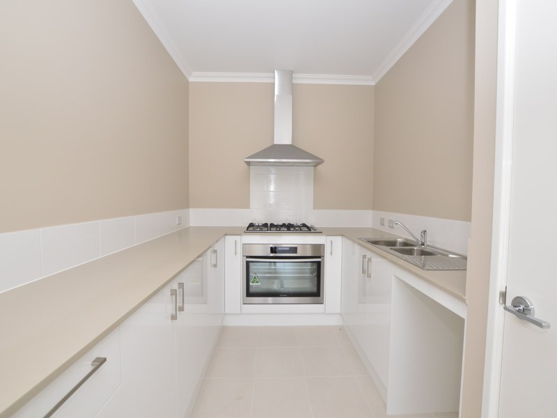 1/32 Gicha Close, Munster WA 6166