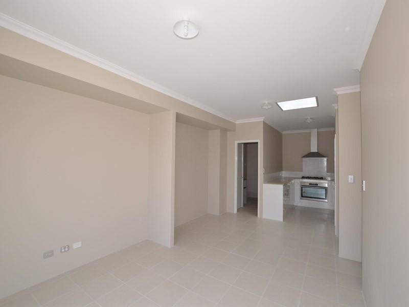 1/32 Gicha Close, Munster WA 6166