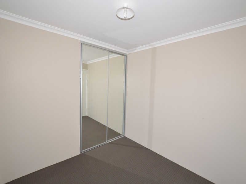 1/32 Gicha Close, Munster WA 6166