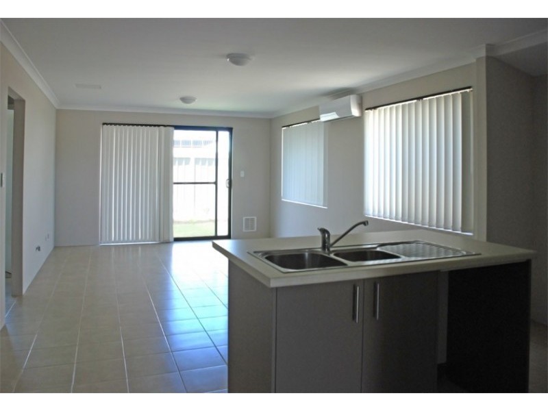 5 Kupu Gate, Success WA 6164