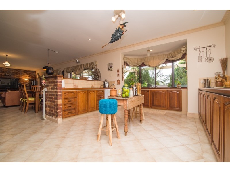 981 Anketell Road, Oakford WA 6121