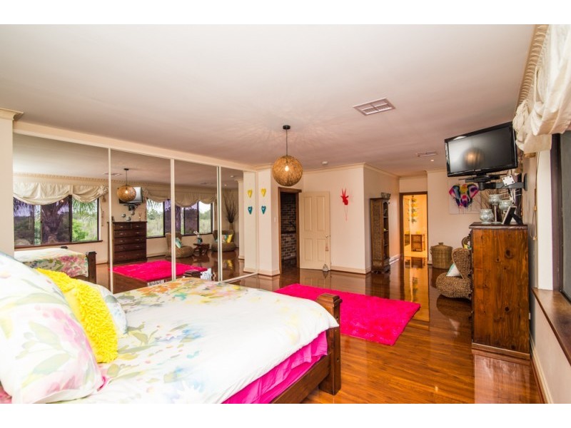 981 Anketell Road, Oakford WA 6121